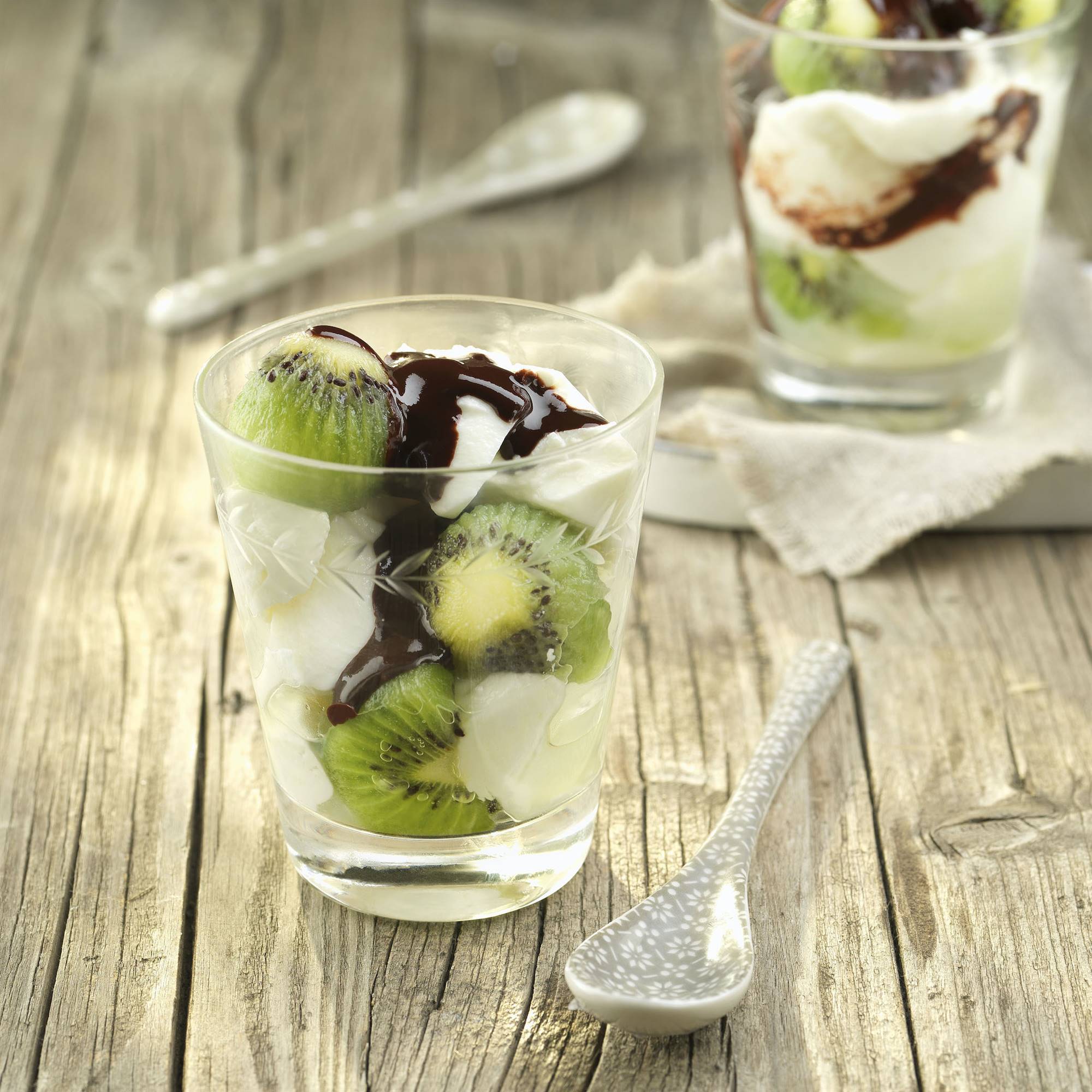 Desayuno saludable: receta de bolitas de kiwi y queso fresco con chocolate. 