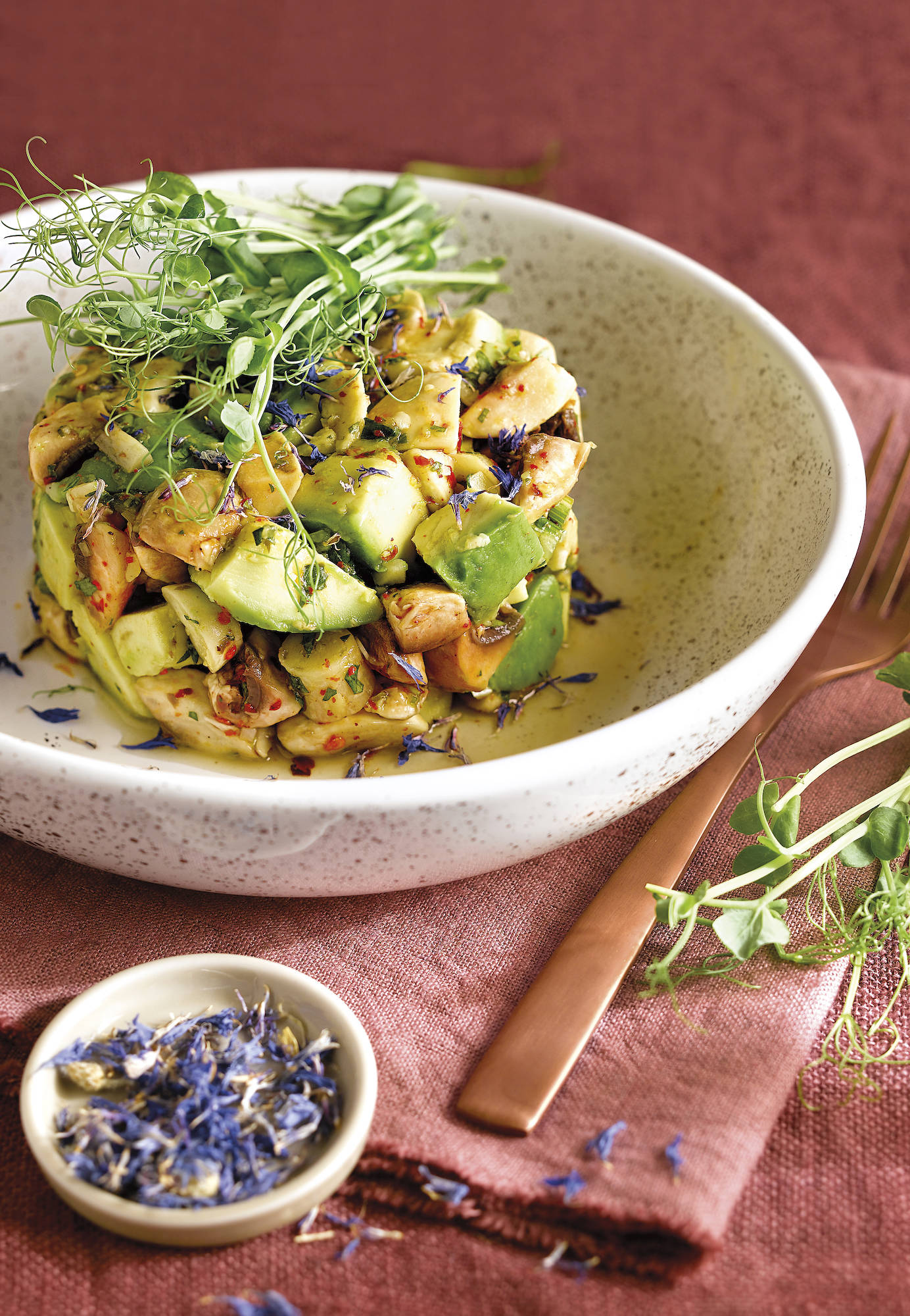 Ceviche de champiñones y aguacate.