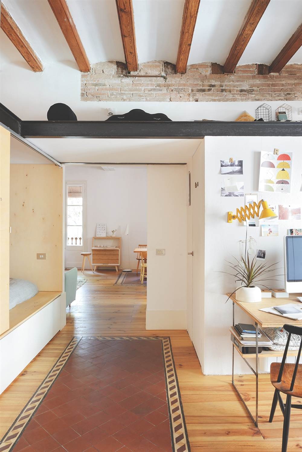 Dormitorio en cubo de madera con vistas al salón