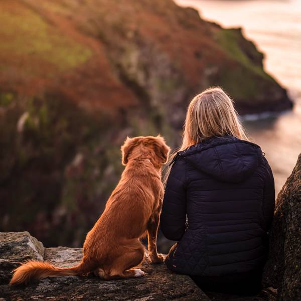 Perro y mujer