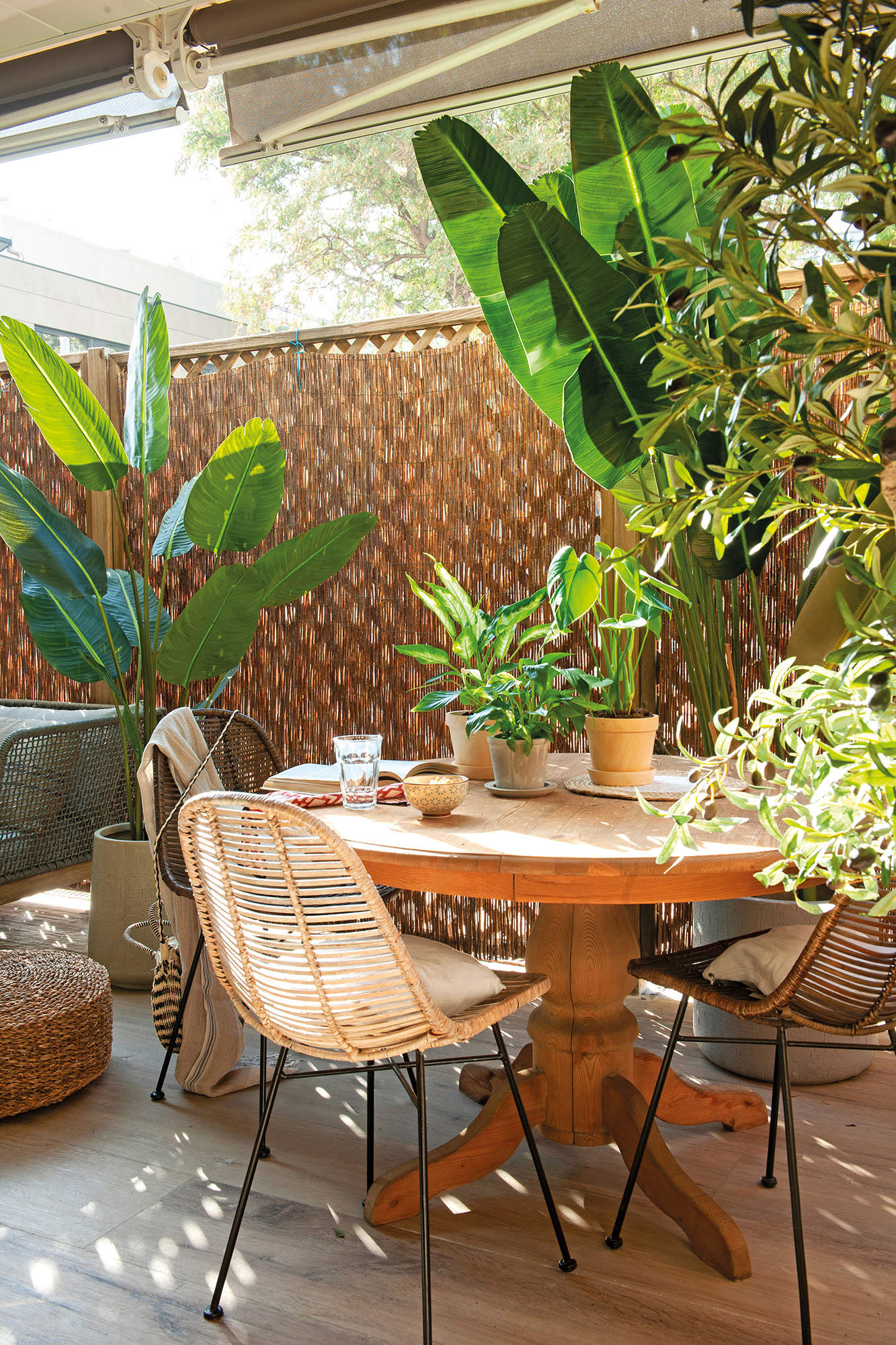 Terraza con celosía de madera para ganar privacidad