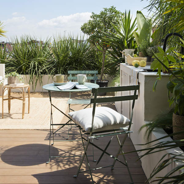 Este es el conjunto de sillas y mesita de Lidl que se colará en todos los balcones y terrazas pequeños