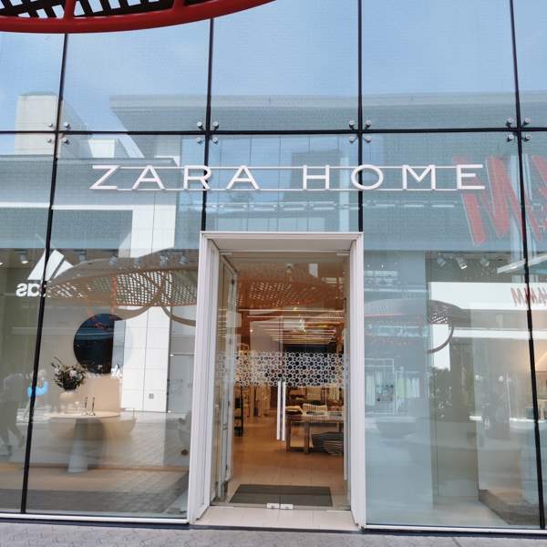 Fui a Zara Home a por cojines y salí con estos zuecos cómodos para estar por casa